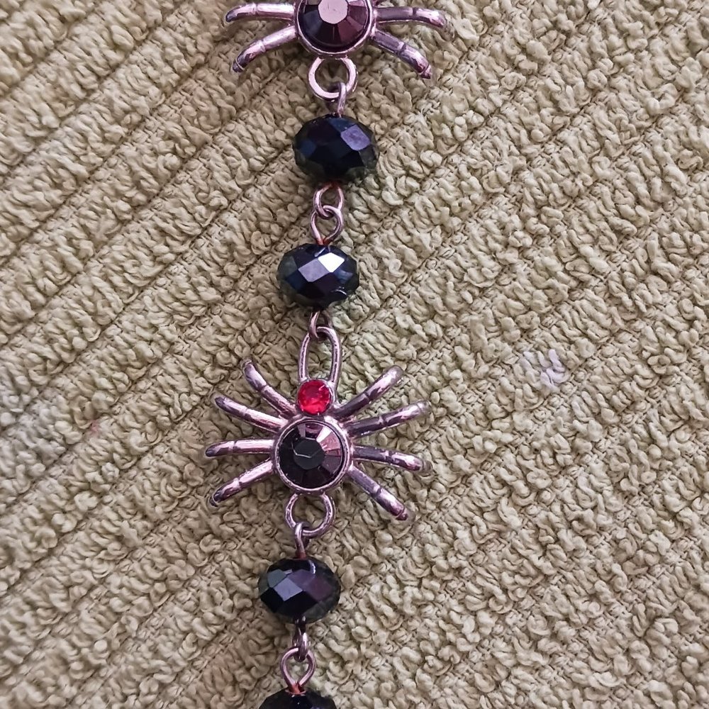 Unusual Spider Bracelet - Picture 3 of 4